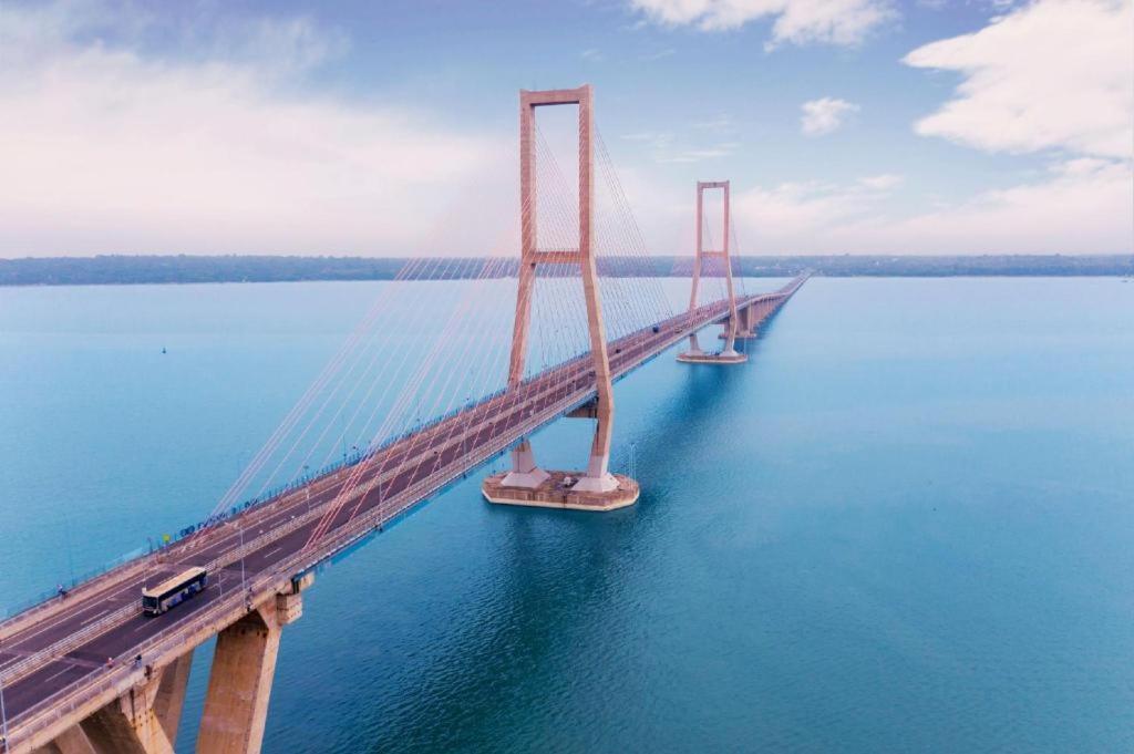 Отель Graha Teras Syariah Сурабая Экстерьер фото