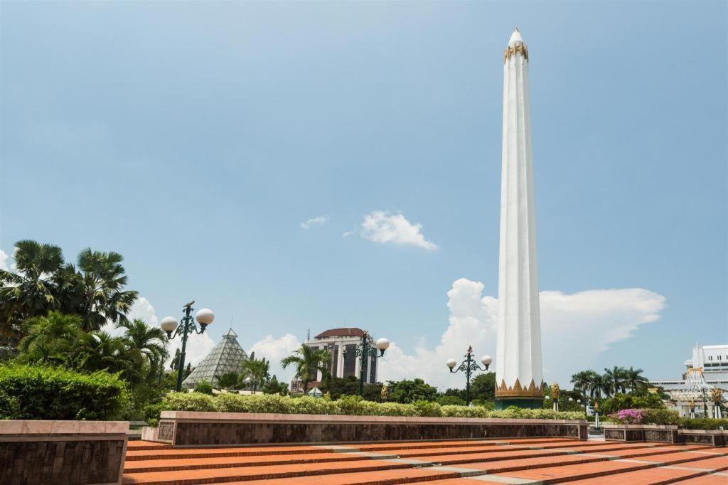 Отель Graha Teras Syariah Сурабая Экстерьер фото
